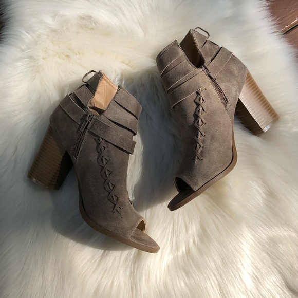 Diba Peep Toe Ankle Booties *NWOT* - Picture 2 of 7